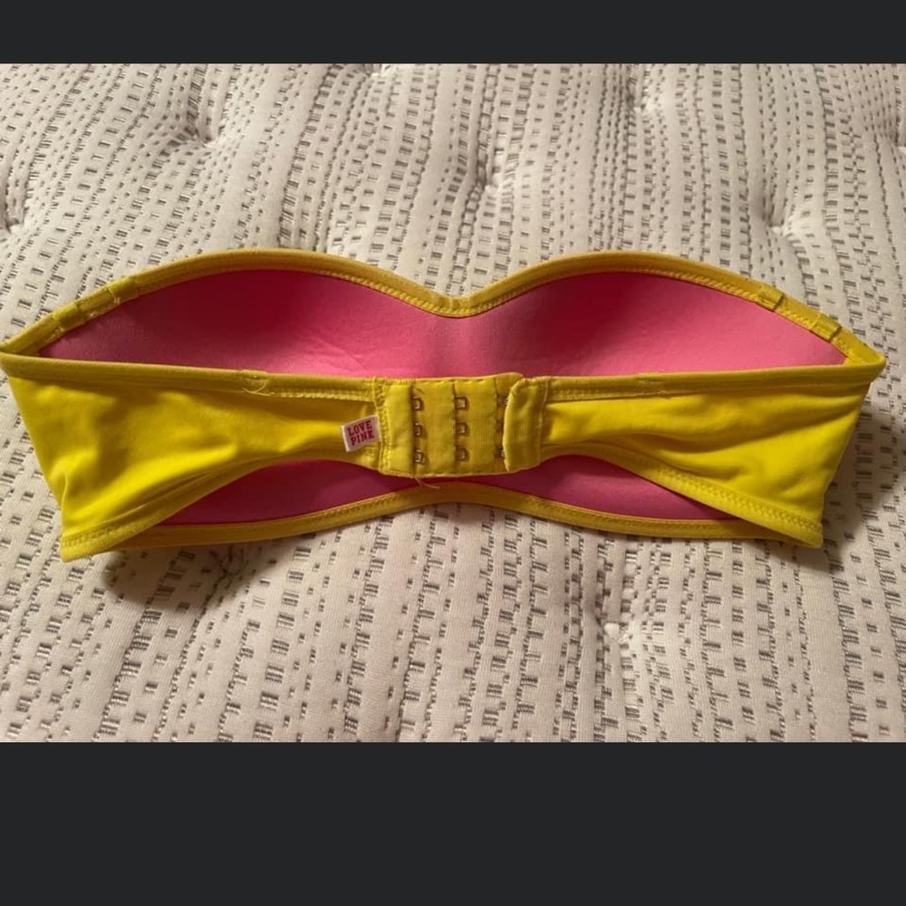 Victoria Secret - Picture 2 of 2